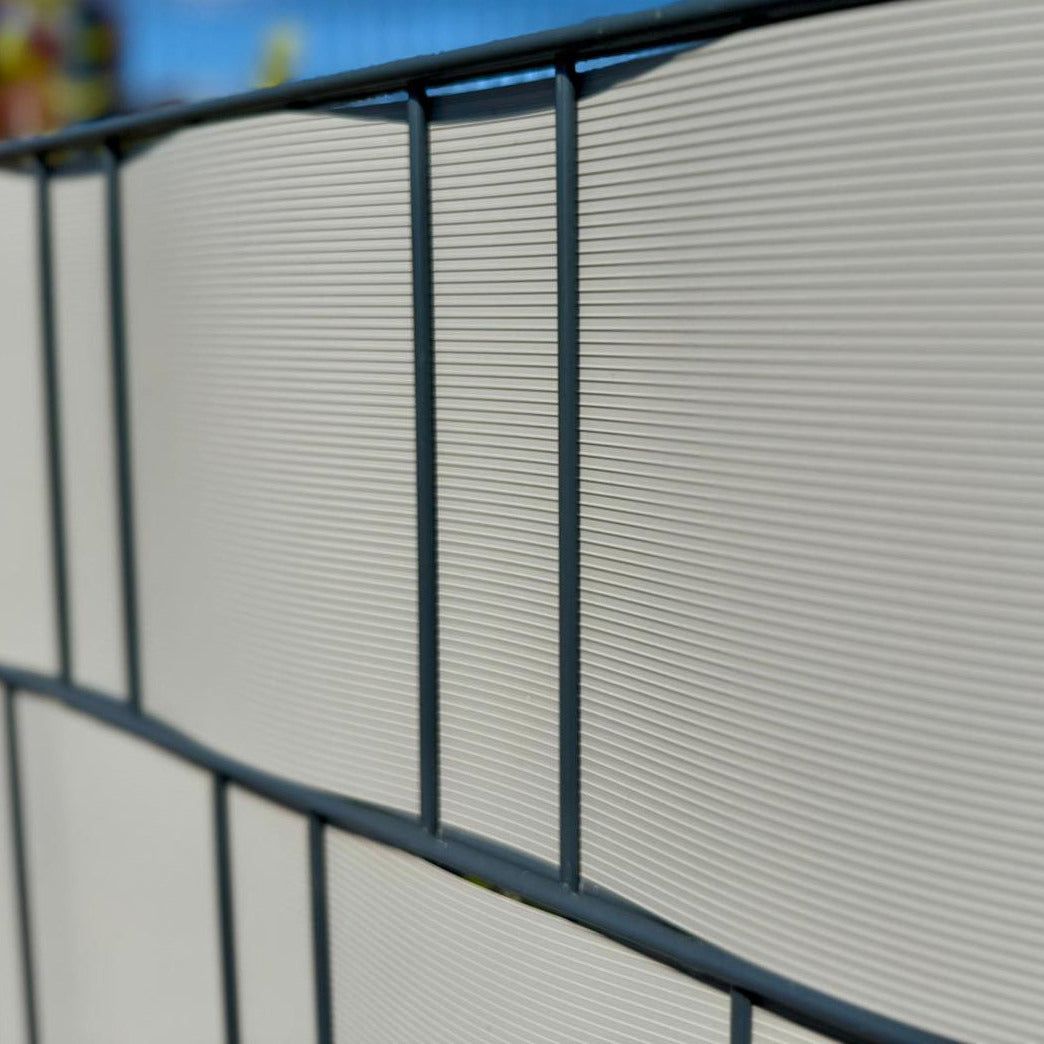 Sichtschutzstreifen in matter Rillen-Optik