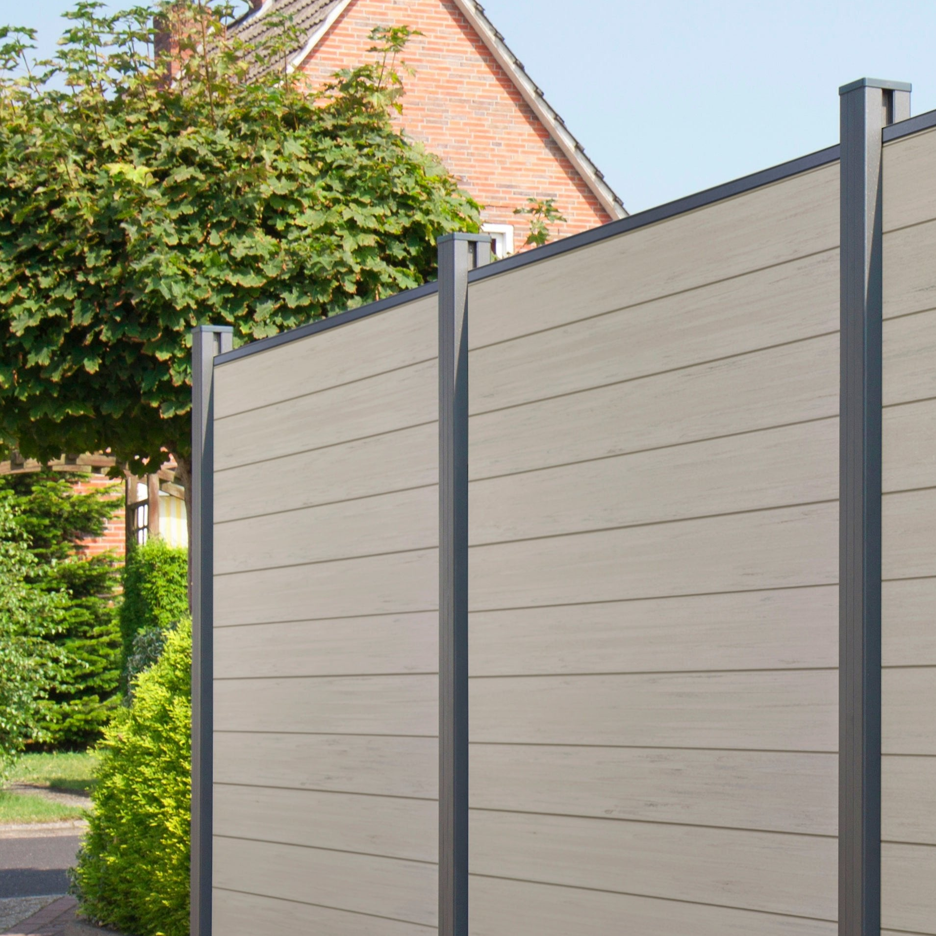 WPC-Steckzaunpfosten zum Einbetonieren